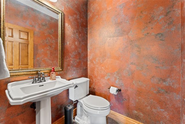 4601 Plumberry Road, Ely, IA 52227