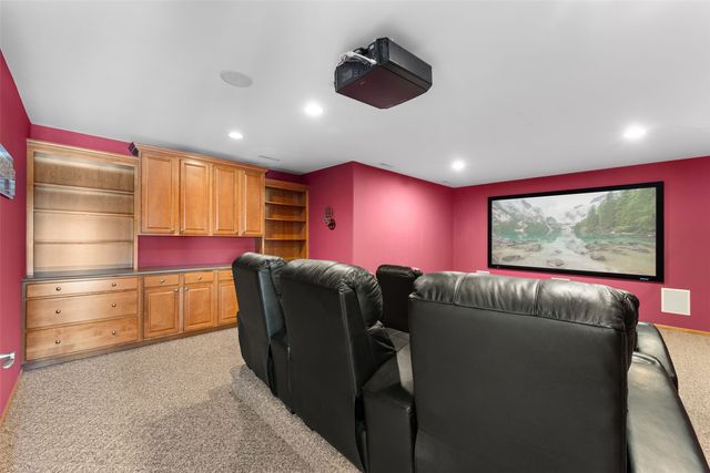 4601 Plumberry Road, Ely, IA 52227