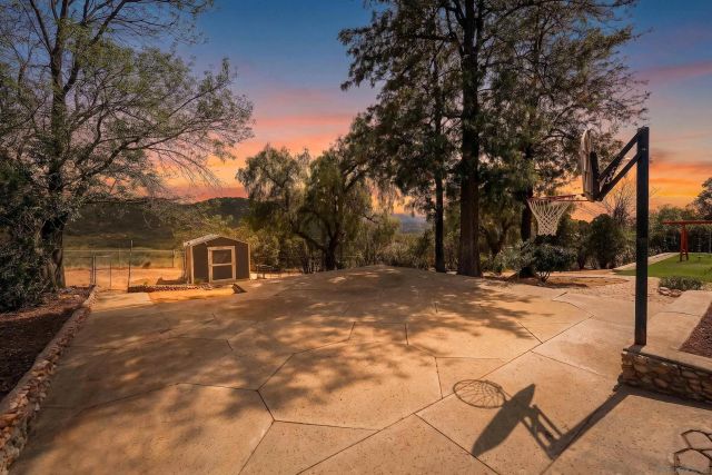 24563 Del Amo Rd, Ramona, CA 92065