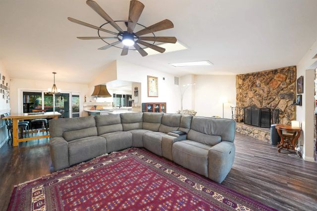 24563 Del Amo Rd, Ramona, CA 92065