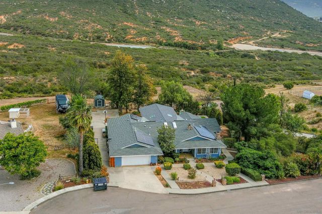 24563 Del Amo Rd, Ramona, CA 92065