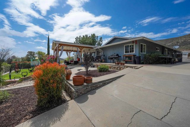 24563 Del Amo Rd, Ramona, CA 92065