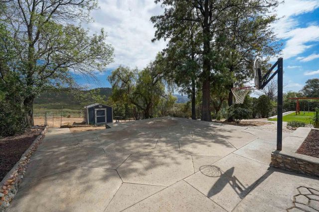 24563 Del Amo Rd, Ramona, CA 92065