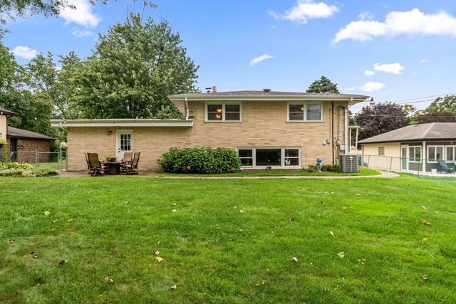 12449 S Mcvickers Avenue, Palos Heights, IL 60463