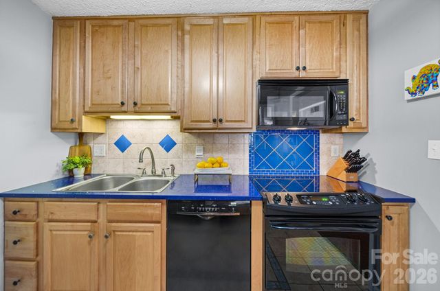 4739 Hedgemore Drive N, Charlotte, NC 28209