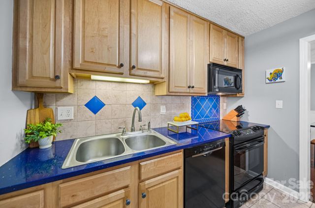 4739 Hedgemore Drive N, Charlotte, NC 28209