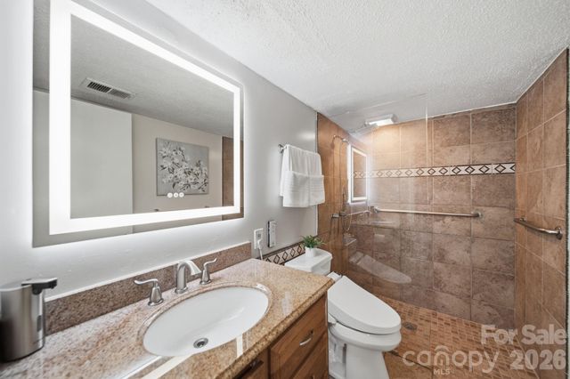 4739 Hedgemore Drive N, Charlotte, NC 28209