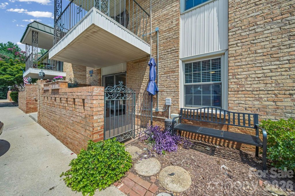 4739 Hedgemore Drive N, Charlotte, NC 28209