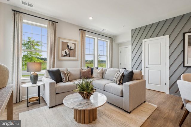 1051 INFERNO TER SE, Leesburg, VA 20175