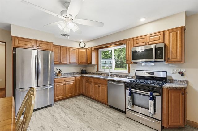 2207 Ridgevue Ave, Aliquippa, PA 15001
