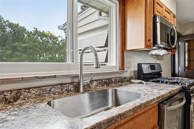 2207 Ridgevue Ave, Aliquippa, PA 15001