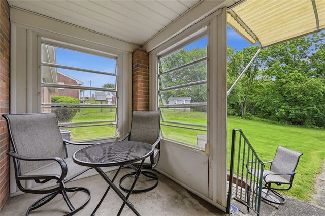 2207 Ridgevue Ave, Aliquippa, PA 15001