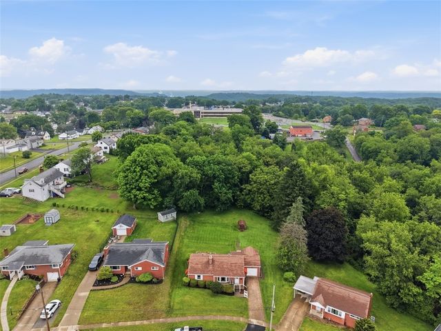 2207 Ridgevue Ave, Aliquippa, PA 15001