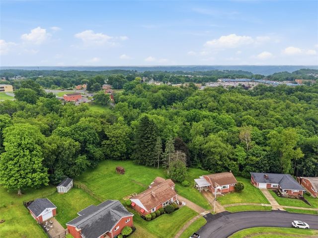 2207 Ridgevue Ave, Aliquippa, PA 15001