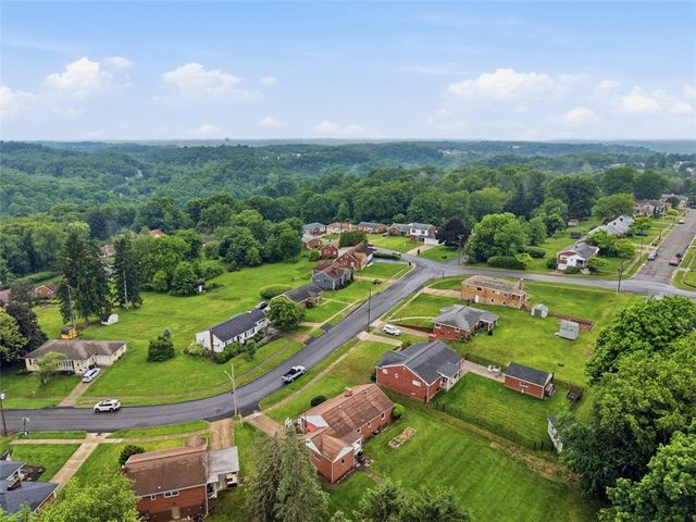 2207 Ridgevue Ave, Aliquippa, PA 15001