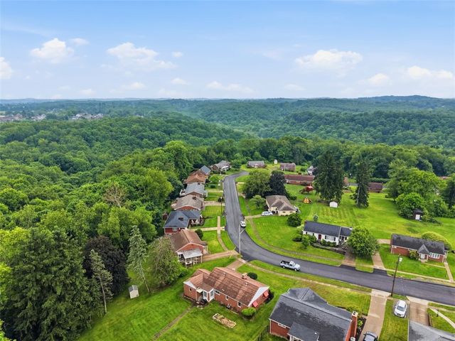2207 Ridgevue Ave, Aliquippa, PA 15001