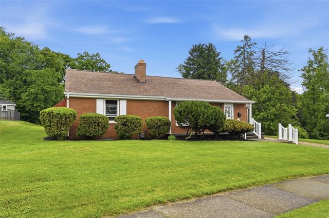 2207 Ridgevue Ave, Aliquippa, PA 15001
