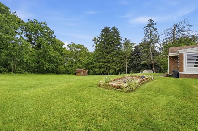 2207 Ridgevue Ave, Aliquippa, PA 15001