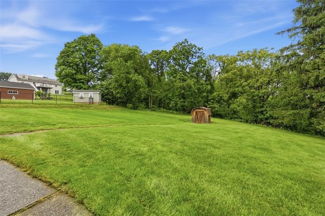 2207 Ridgevue Ave, Aliquippa, PA 15001