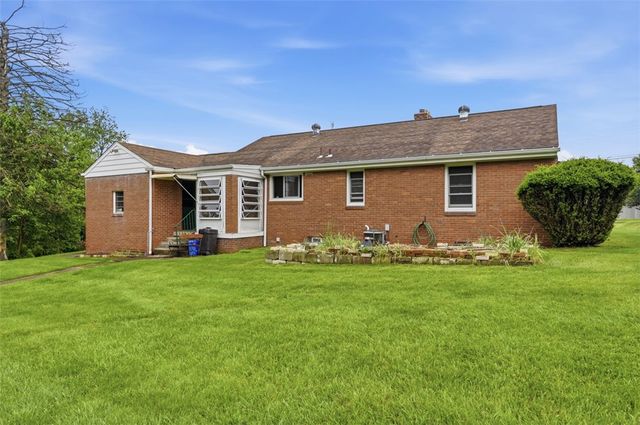 2207 Ridgevue Ave, Aliquippa, PA 15001