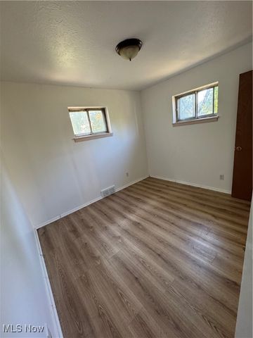 990 E 129th Street, Cleveland, OH 44108