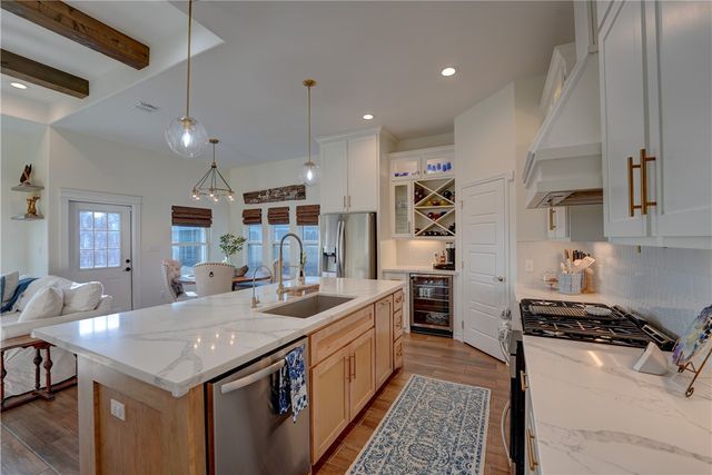 1501 Kenwood Dr, Aransas Pass, TX 78336