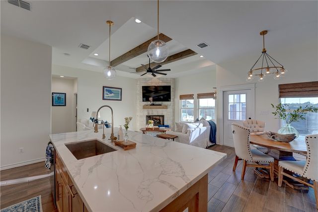 1501 Kenwood Dr, Aransas Pass, TX 78336