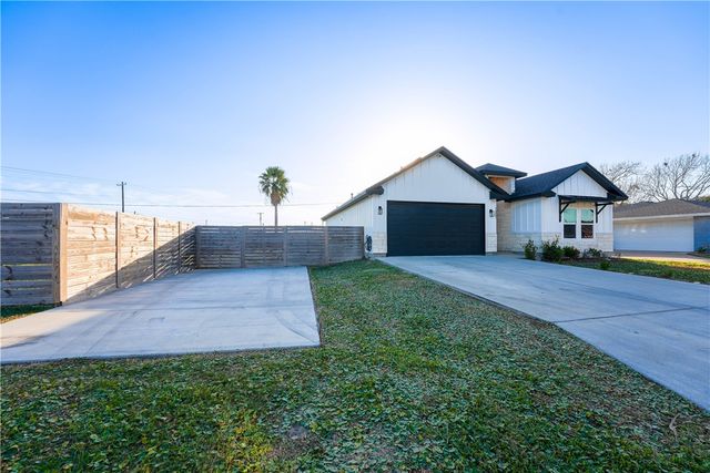 1501 Kenwood Dr, Aransas Pass, TX 78336