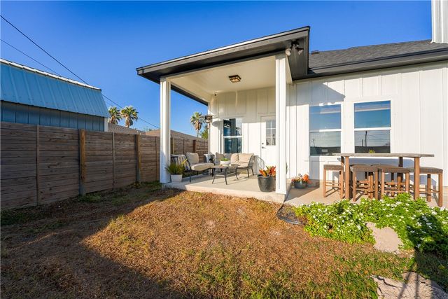 1501 Kenwood Dr, Aransas Pass, TX 78336