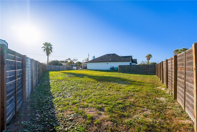 1501 Kenwood Dr, Aransas Pass, TX 78336