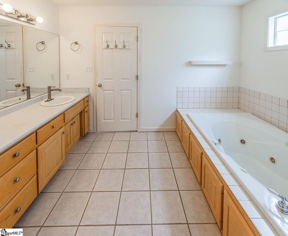 301 S Cassidy Way, Campobello, SC 29322