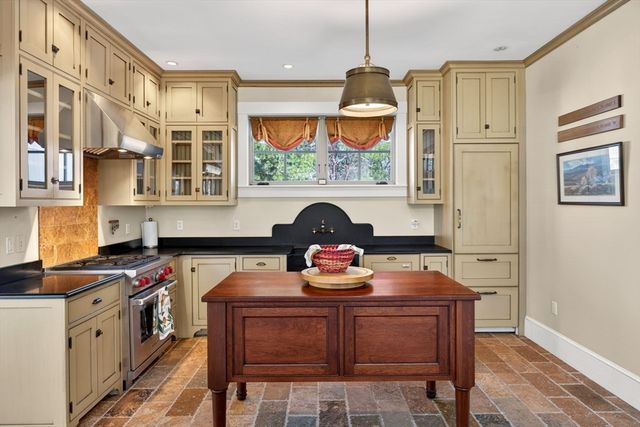 4 Kettle View, Plymouth, MA 02360