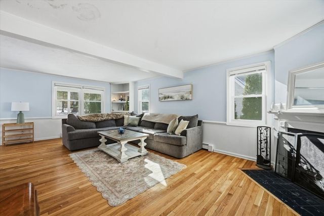 7 Oak St, Marion, MA 02738