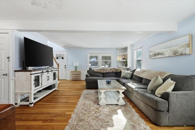 7 Oak St, Marion, MA 02738