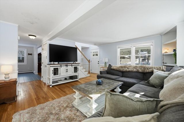 7 Oak St, Marion, MA 02738