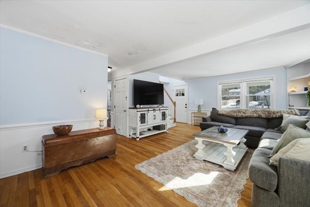 7 Oak St, Marion, MA 02738