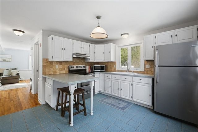 7 Oak St, Marion, MA 02738