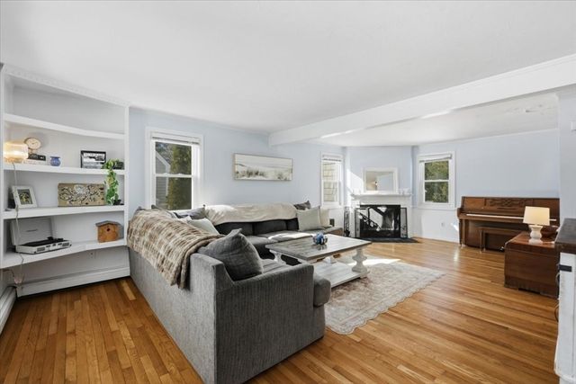 7 Oak St, Marion, MA 02738