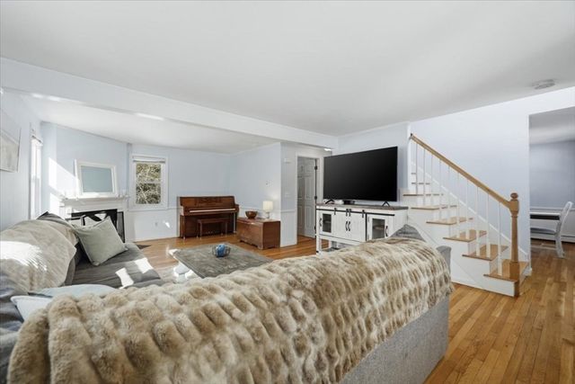 7 Oak St, Marion, MA 02738