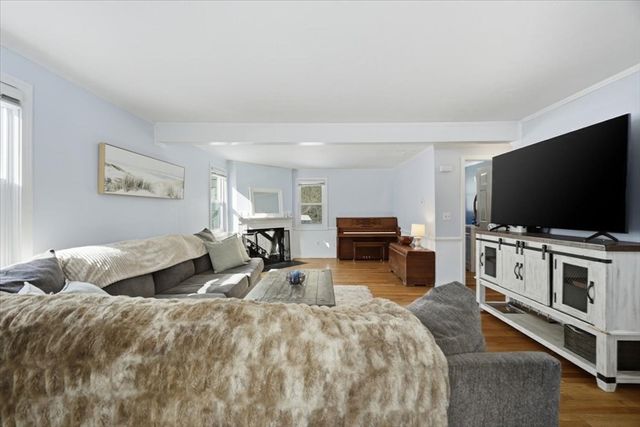 7 Oak St, Marion, MA 02738