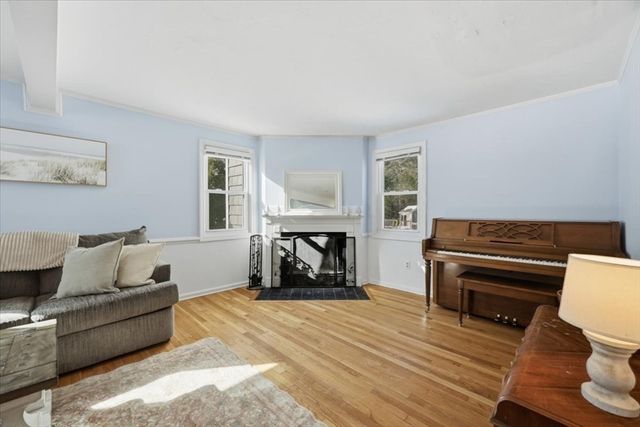 7 Oak St, Marion, MA 02738