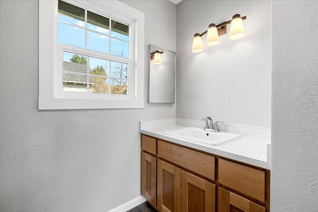 832 Wabash Avenue, Medford, OR 97504