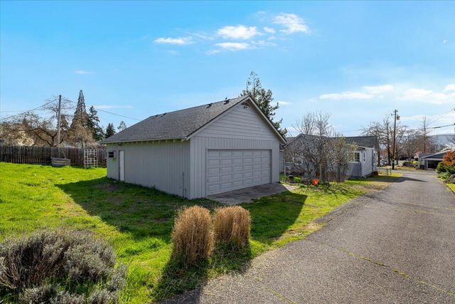 832 Wabash Avenue, Medford, OR 97504