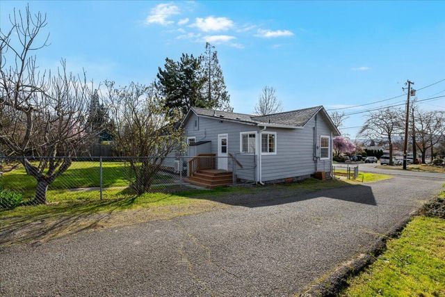 832 Wabash Avenue, Medford, OR 97504