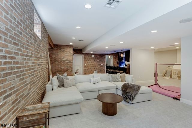 19 Carol Rd, Westfield Town, NJ 07090