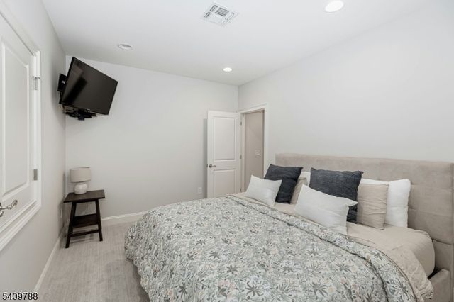 19 Carol Rd, Westfield Town, NJ 07090