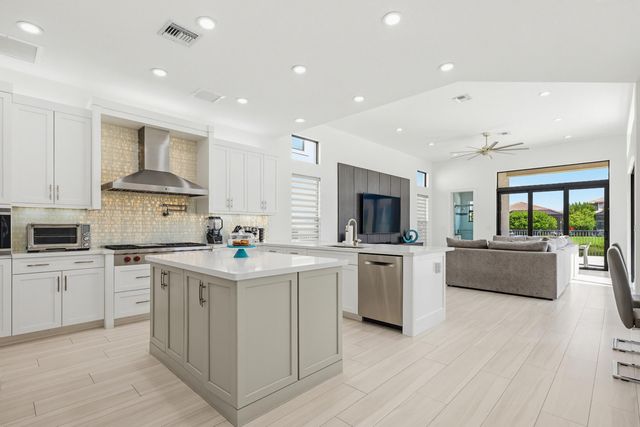 9801 Rennes Lane, Delray Beach, FL 33446