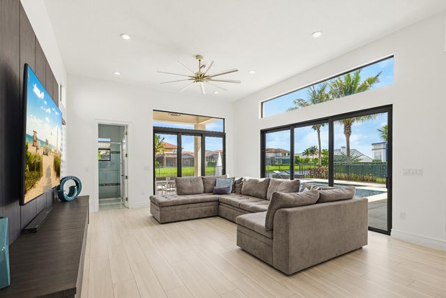 9801 Rennes Lane, Delray Beach, FL 33446