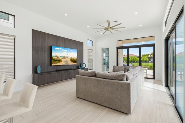 9801 Rennes Lane, Delray Beach, FL 33446