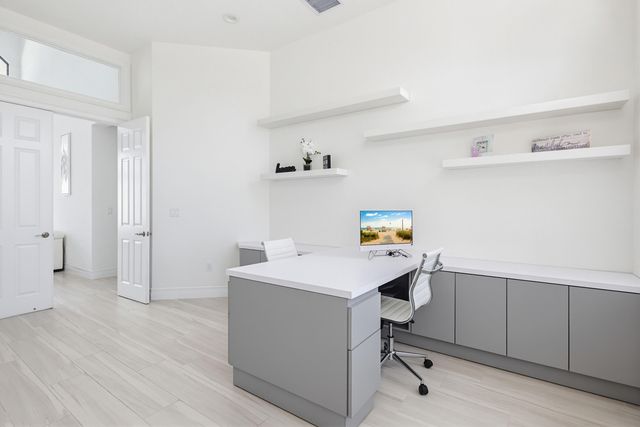 9801 Rennes Lane, Delray Beach, FL 33446